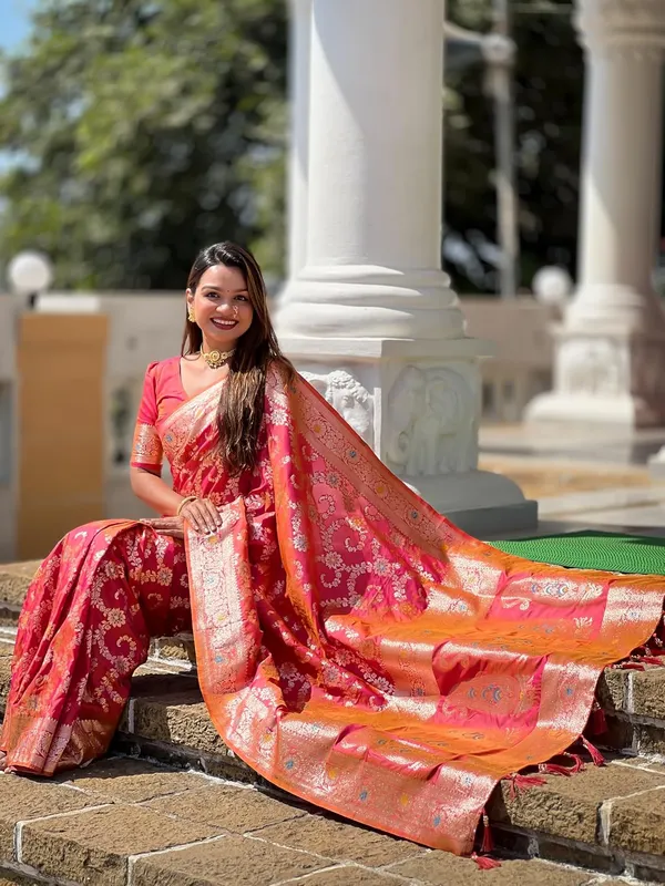 Banarasi_Silk_Blend_Woven_Saree_With_Blouse_Piece
