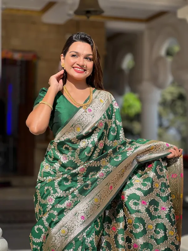 Banarasi_Silk_Blend_Woven_Saree_With_Blouse_Piece