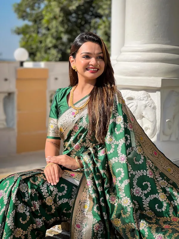 Banarasi_Silk_Blend_Woven_Saree_With_Blouse_Piece