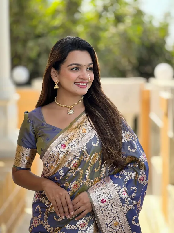 Banarasi_Silk_Blend_Saree_With_Blouse_Piece
