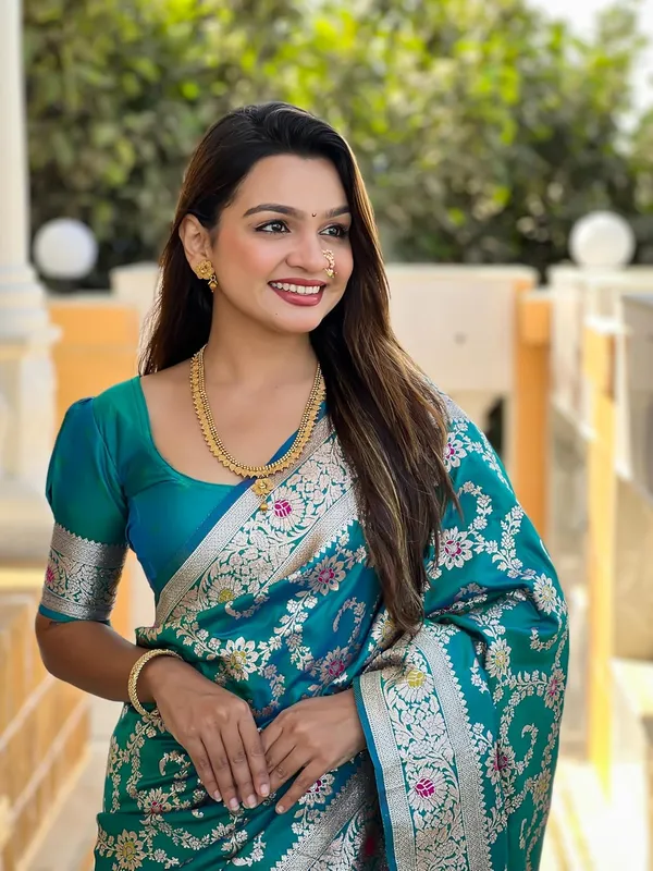 Banarasi_Silk_Blend_Saree_With_Blouse_Piece