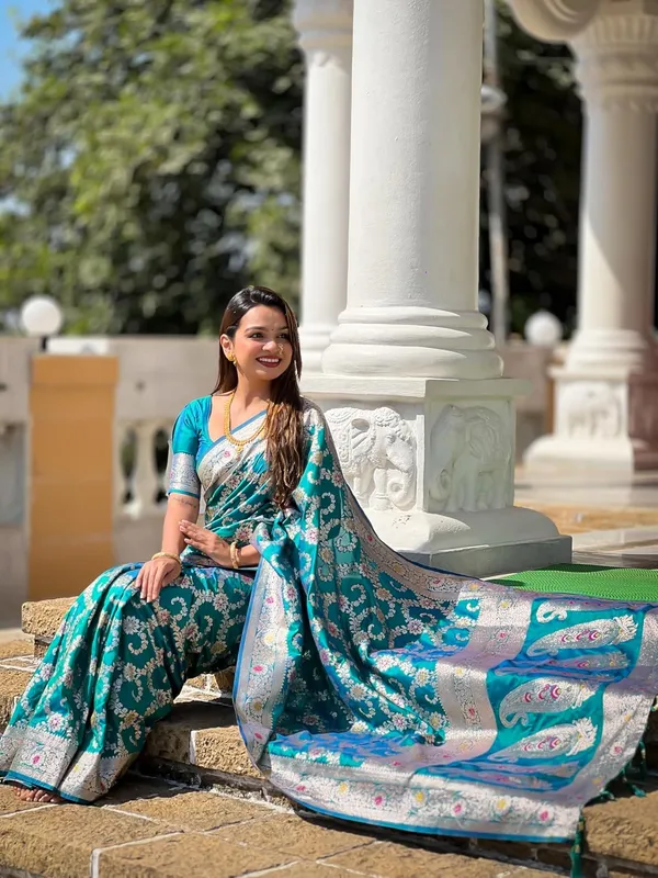 Banarasi_Silk_Blend_Saree_With_Blouse_Piece