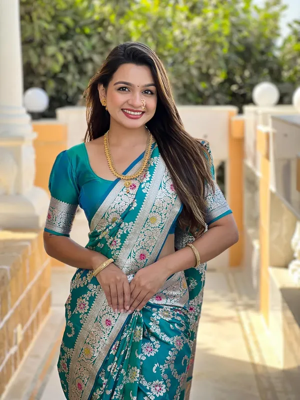 Banarasi_Silk_Blend_Saree_With_Blouse_Piece