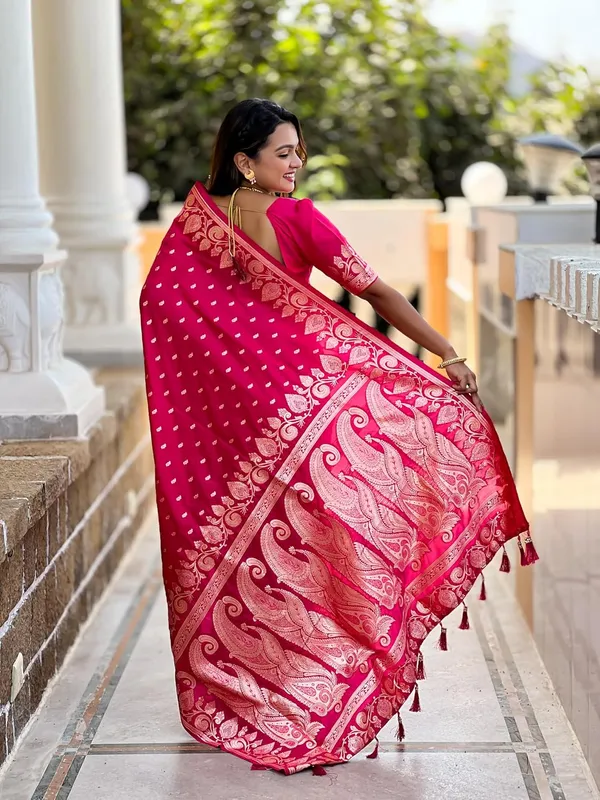 Women_Banarasi_Silk_Jacquard_Saree_With_Unstitched_Blouse_Piece