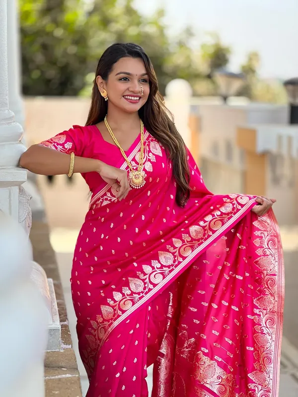 Women_Banarasi_Silk_Jacquard_Saree_With_Unstitched_Blouse_Piece