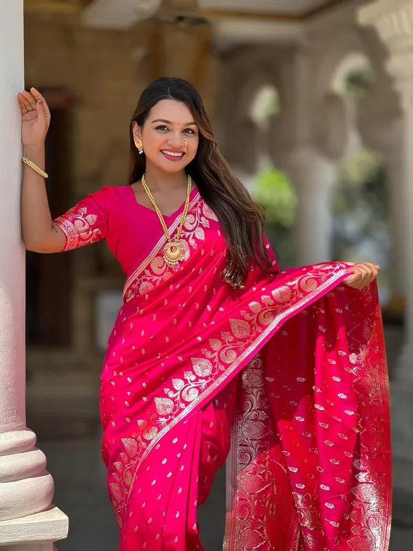Women_Banarasi_Silk_Jacquard_Saree_With_Unstitched_Blouse_Piece