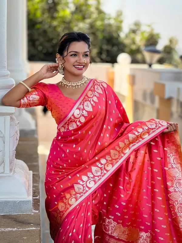 Women_Banarasi_Silk_Jacquard_Saree_With_Unstitched_Blouse_Piece