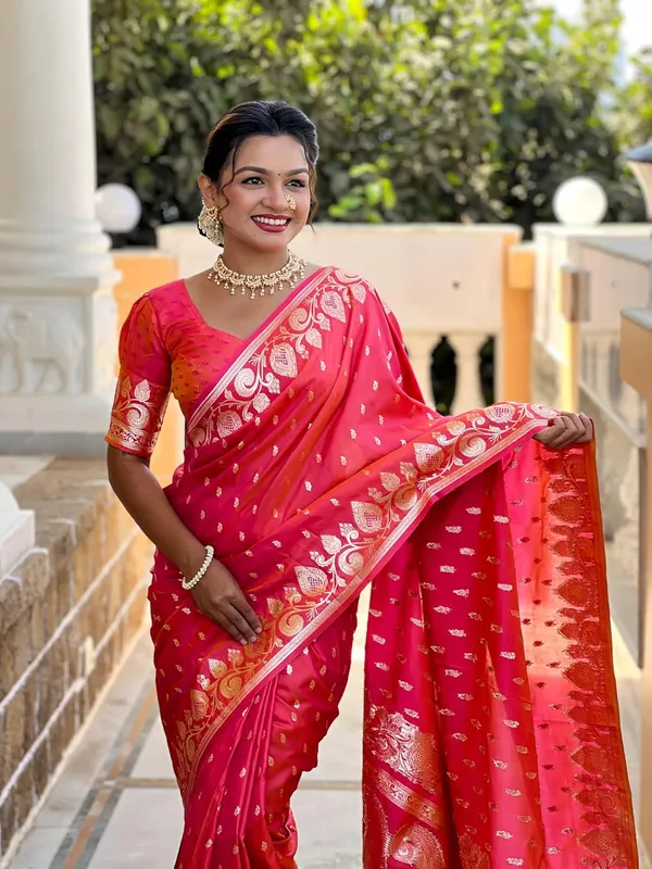 Women_Banarasi_Silk_Jacquard_Saree_With_Unstitched_Blouse_Piece