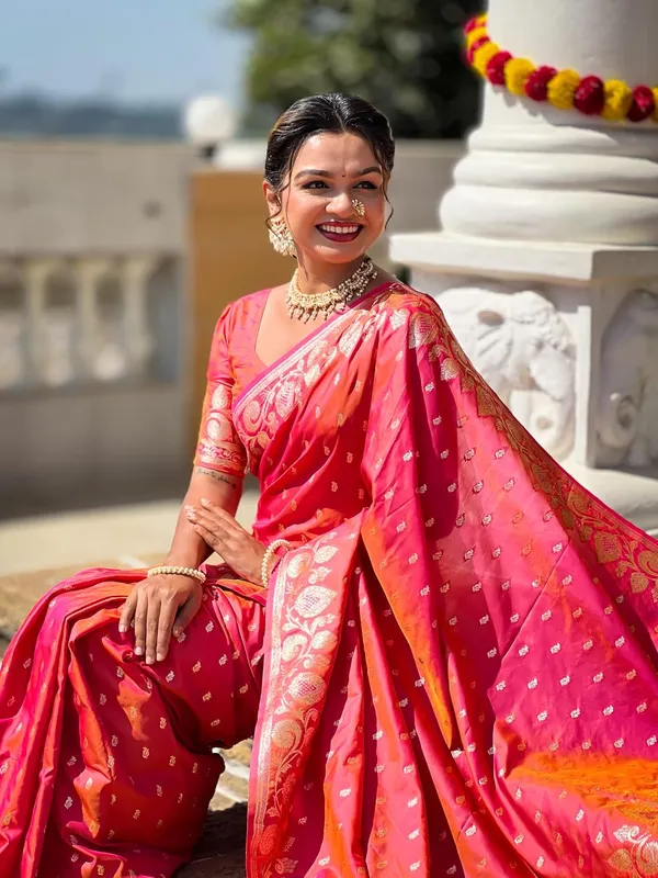 Women_Banarasi_Silk_Jacquard_Saree_With_Unstitched_Blouse_Piece