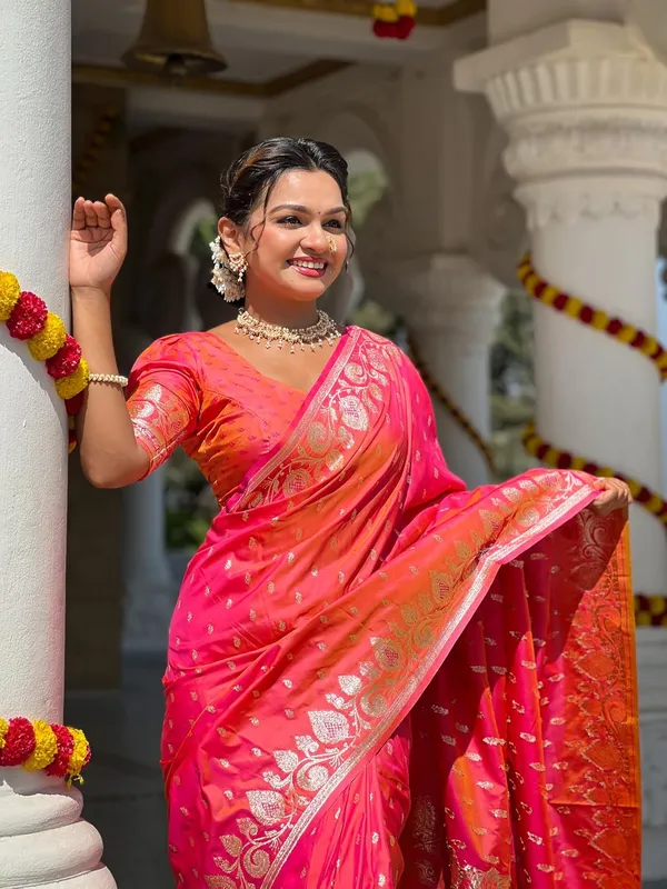 Women_Banarasi_Silk_Jacquard_Saree_With_Unstitched_Blouse_Piece