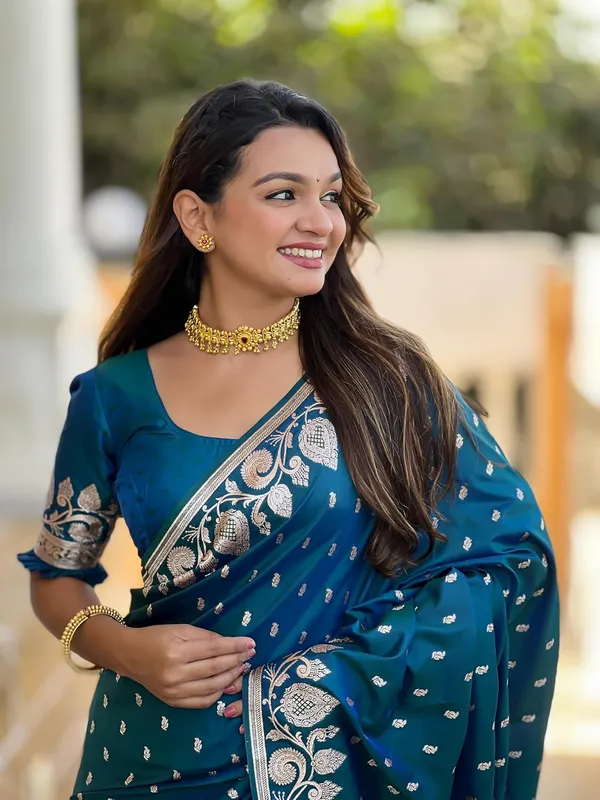 Banarasi_Silk_Jacquard_Saree_With_Blouse_Piece