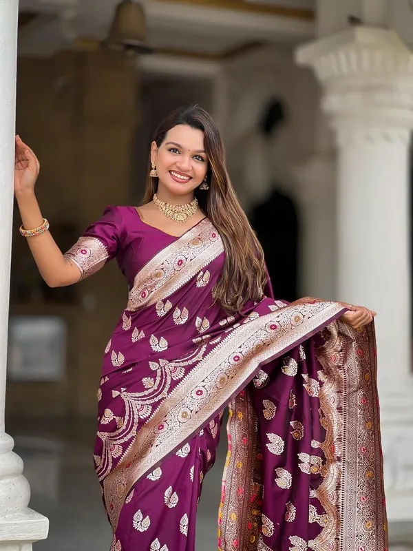Women_Banarasi_Silk_Jacquard_Saree_With_Blouse_Piece