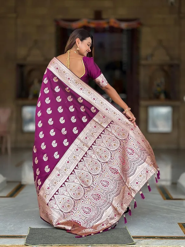 Women_Banarasi_Silk_Jacquard_Saree_With_Blouse_Piece