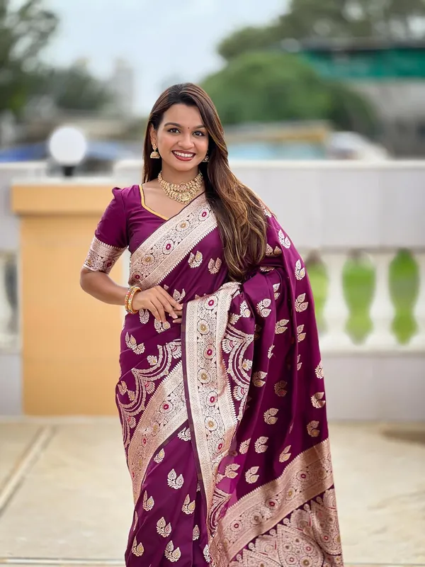 Women_Banarasi_Silk_Jacquard_Saree_With_Blouse_Piece
