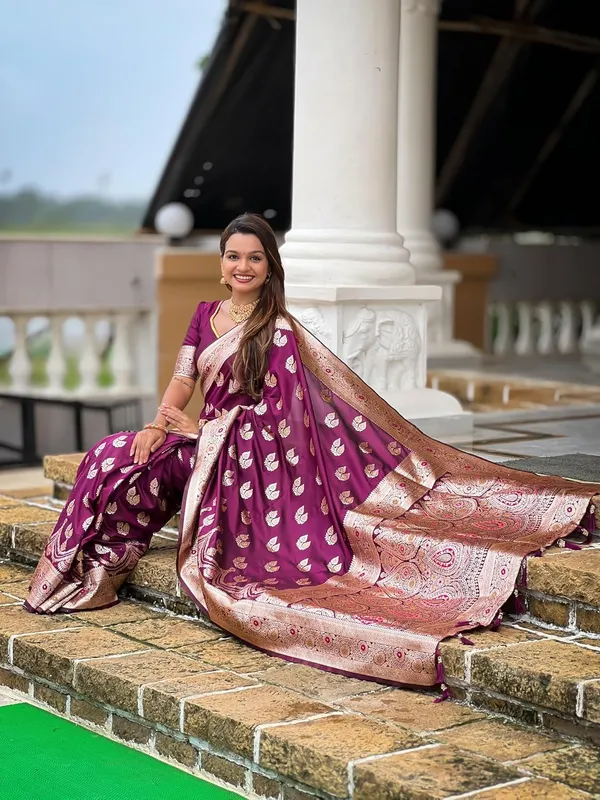 Women_Banarasi_Silk_Jacquard_Saree_With_Blouse_Piece