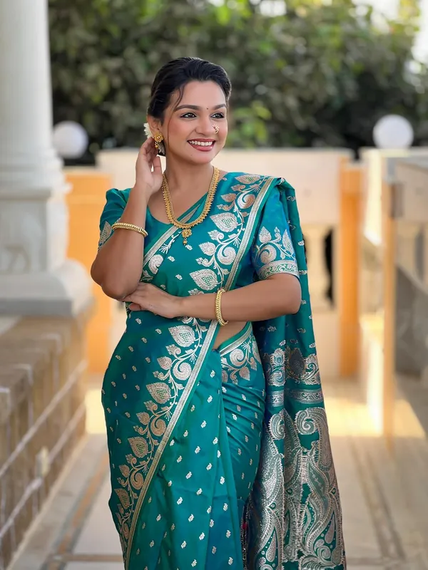 Banarasi_Silk_Jacquard_Saree_With_Blouse_Piece