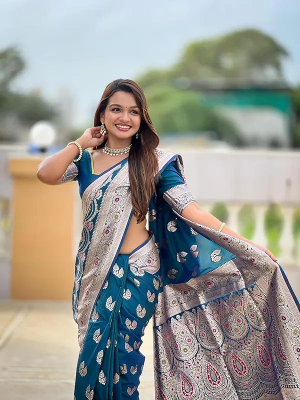 Banarasi_Silk_Jacquard_Saree_With_Blouse_Piece