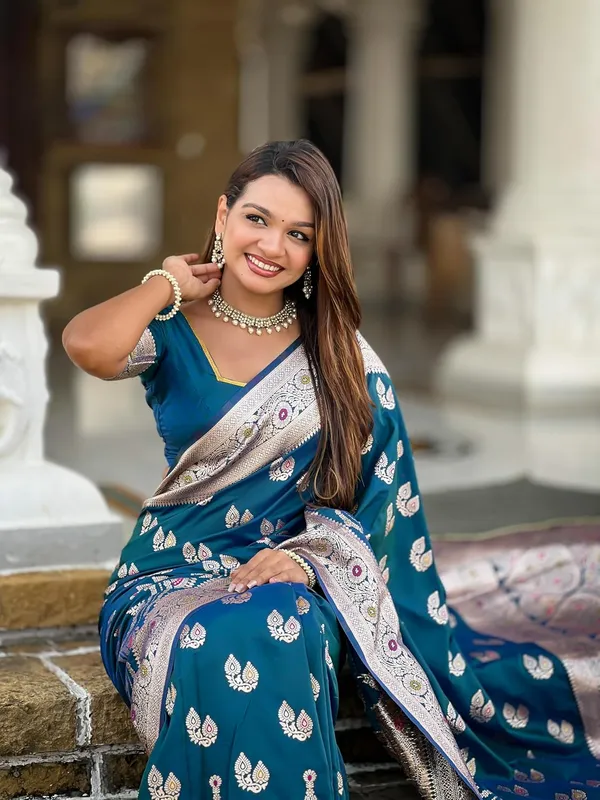Banarasi_Silk_Jacquard_Saree_With_Blouse_Piece