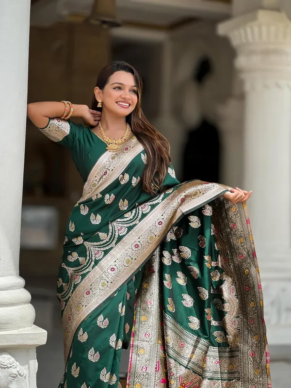 Women_Banarasi_Silk_Jacquard_Saree_With_Blouse_Piece