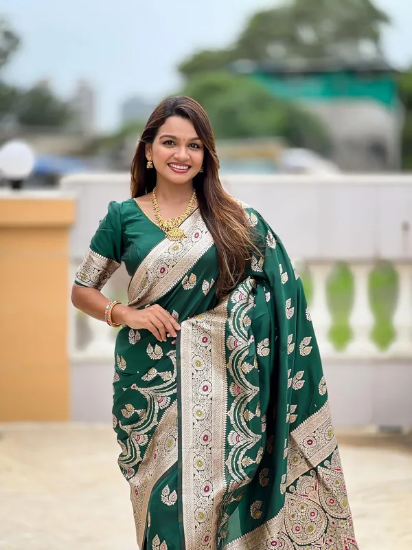 Women_Banarasi_Silk_Jacquard_Saree_With_Blouse_Piece