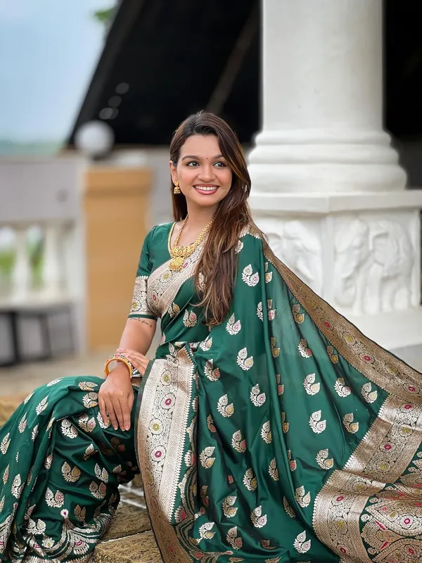 Women_Banarasi_Silk_Jacquard_Saree_With_Blouse_Piece