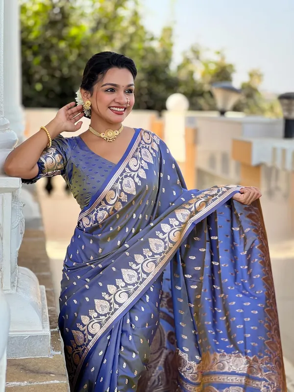 Women_Banarasi_Silk_Jacquard_Saree_With_Unstitched_Blouse_Piece