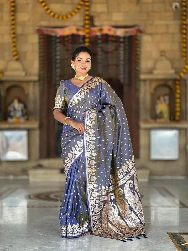 Women_Banarasi_Silk_Jacquard_Saree_With_Unstitched_Blouse_Piece