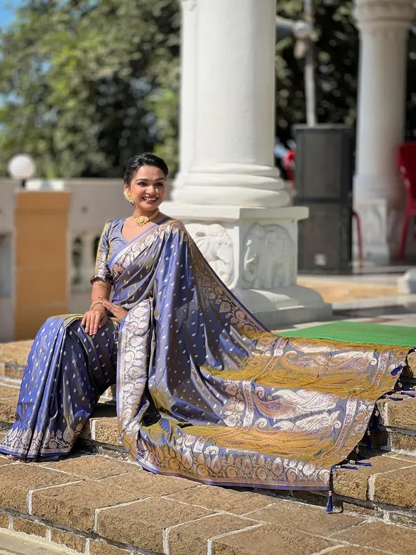 Women_Banarasi_Silk_Jacquard_Saree_With_Unstitched_Blouse_Piece