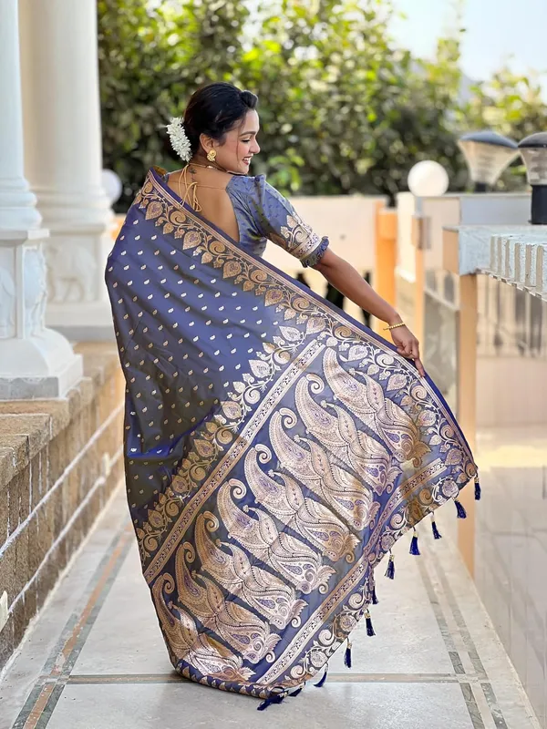 Women_Banarasi_Silk_Jacquard_Saree_With_Unstitched_Blouse_Piece