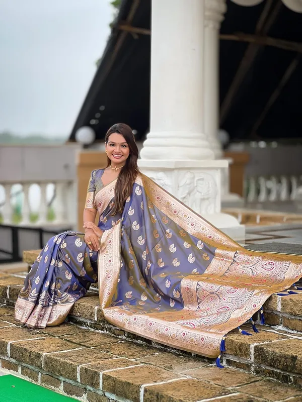 Banarasi_Silk_Jacquard_Saree_With_Blouse_Piece