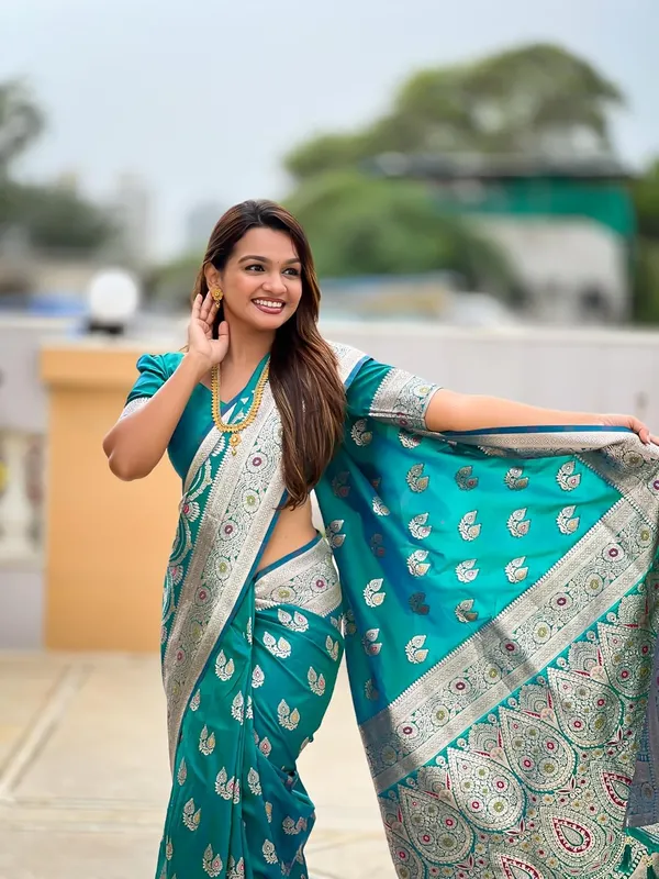Banarasi_Silk_Jacquard_Saree_With_Blouse_Piece