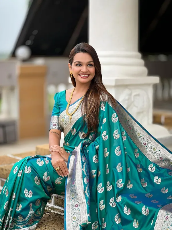 Banarasi_Silk_Jacquard_Saree_With_Blouse_Piece