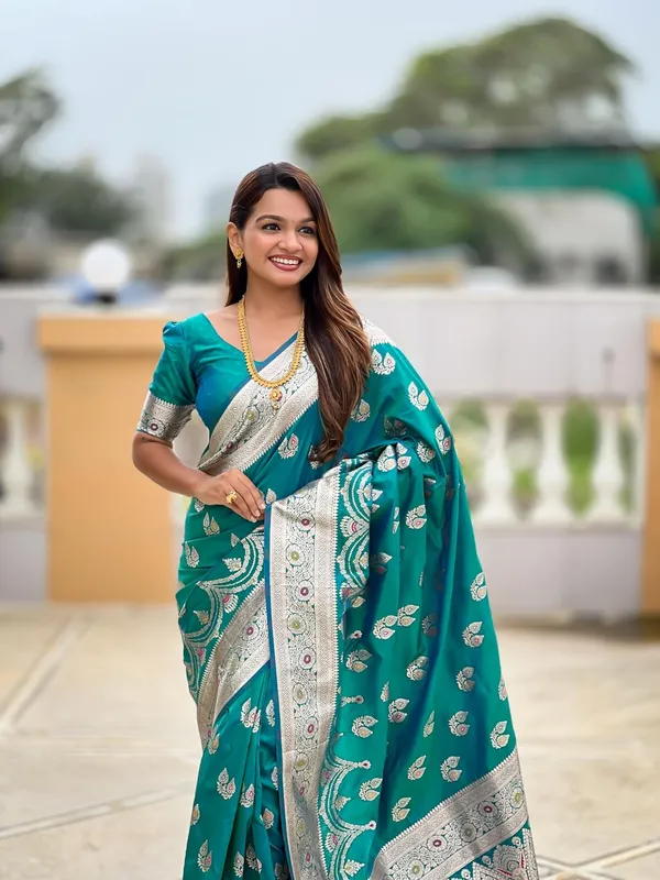 Banarasi_Silk_Jacquard_Saree_With_Blouse_Piece