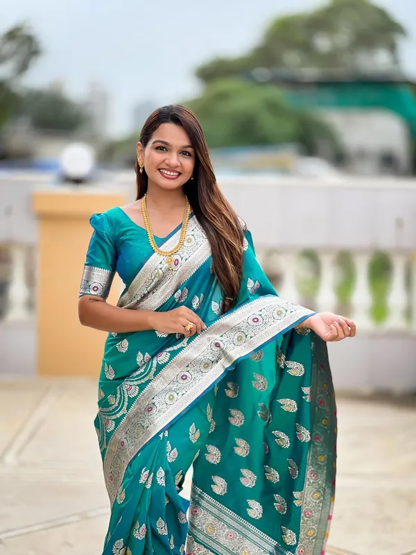 Banarasi_Silk_Jacquard_Saree_With_Blouse_Piece