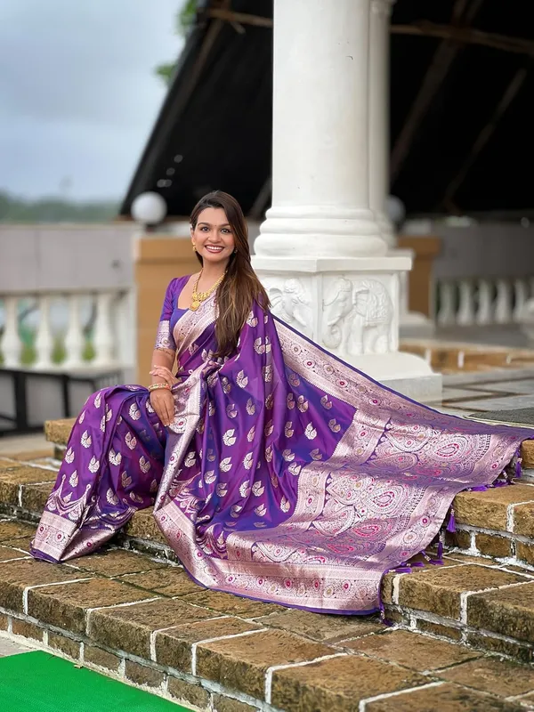 Women_Banarasi_Silk_Jacquard_Saree_With_Blouse_Piece