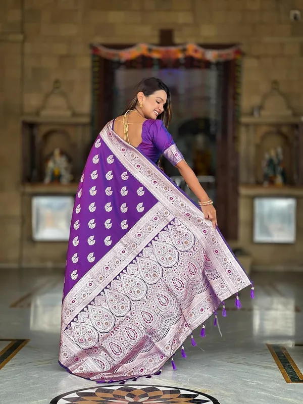 Women_Banarasi_Silk_Jacquard_Saree_With_Blouse_Piece