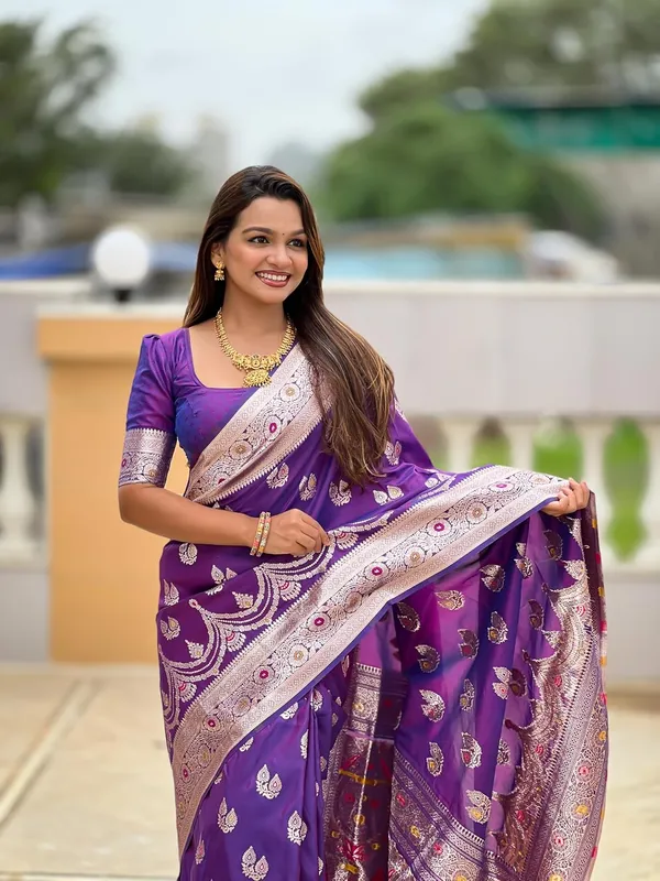 Women_Banarasi_Silk_Jacquard_Saree_With_Blouse_Piece
