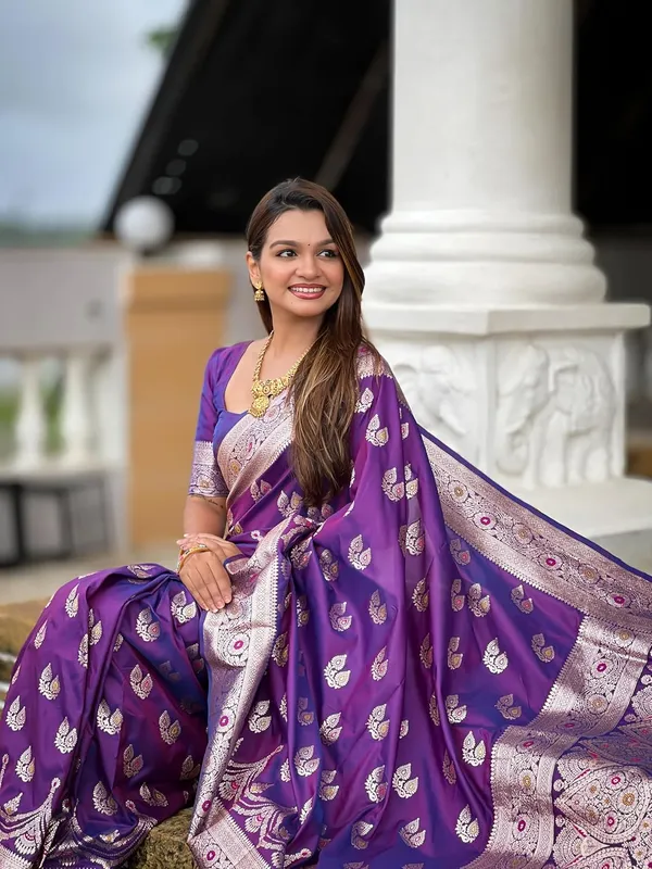 Women_Banarasi_Silk_Jacquard_Saree_With_Blouse_Piece
