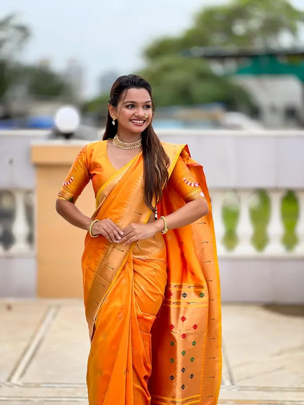 Women_Litchi_Silk_Paithani_Jacquard_Saree_With_Blouse_Piece