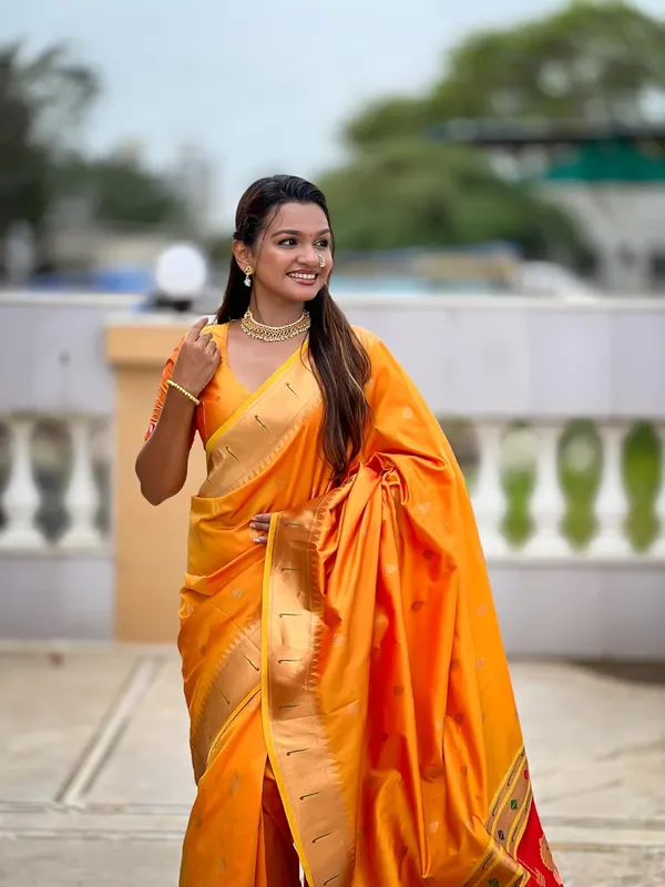 Women_Litchi_Silk_Paithani_Jacquard_Saree_With_Blouse_Piece