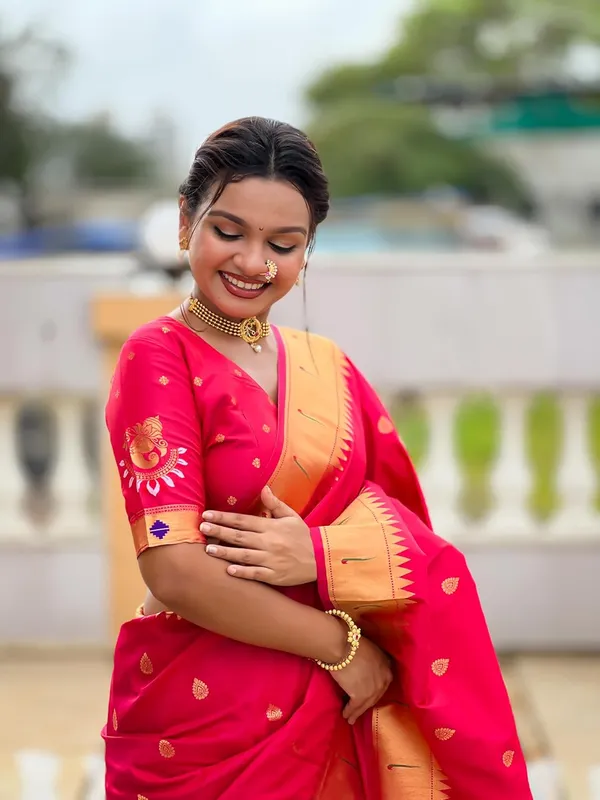Women_Litchi_Silk_Paithani_Jacquard_Saree_With_Blouse_Piece