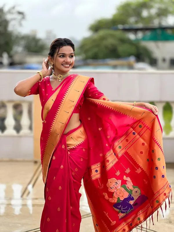 Women_Litchi_Silk_Paithani_Jacquard_Saree_With_Blouse_Piece