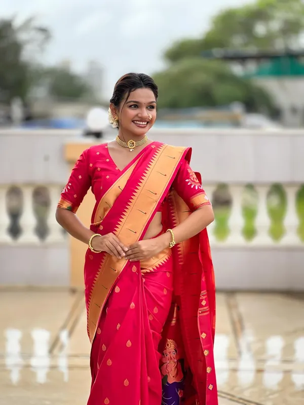 Women_Litchi_Silk_Paithani_Jacquard_Saree_With_Blouse_Piece