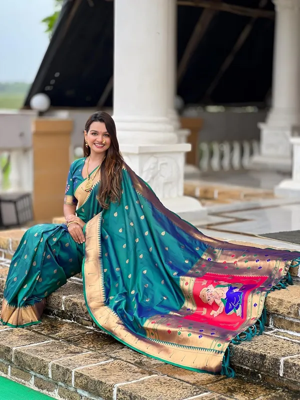 Women_Litchi_Silk_Paithani_Jacquard_Saree_With_Blouse_Piece