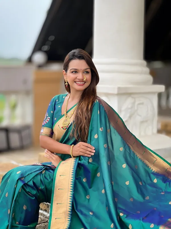 Women_Litchi_Silk_Paithani_Jacquard_Saree_With_Blouse_Piece