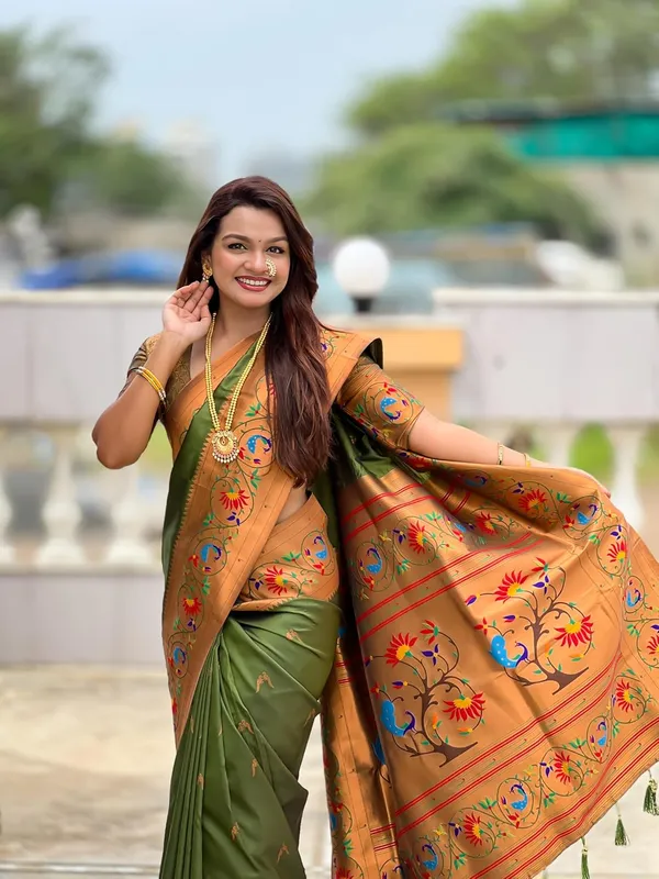 Women_Litchi_Silk_Paithani_Jacquard_Saree_With_Blouse_Piece