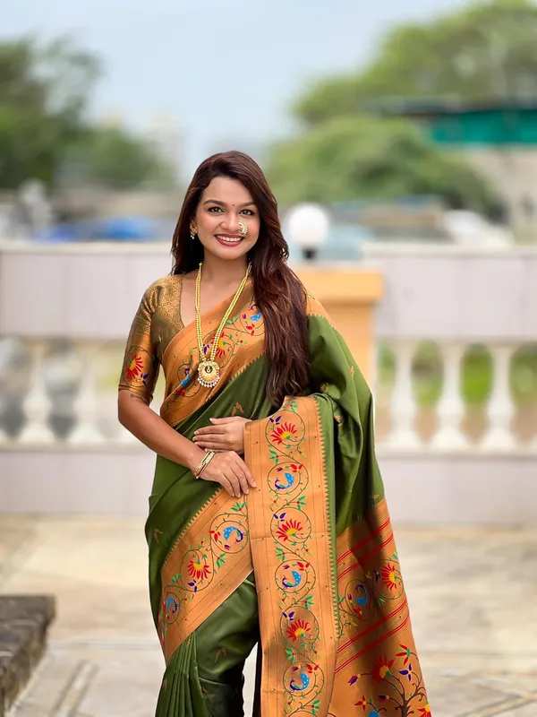 Women_Litchi_Silk_Paithani_Jacquard_Saree_With_Blouse_Piece