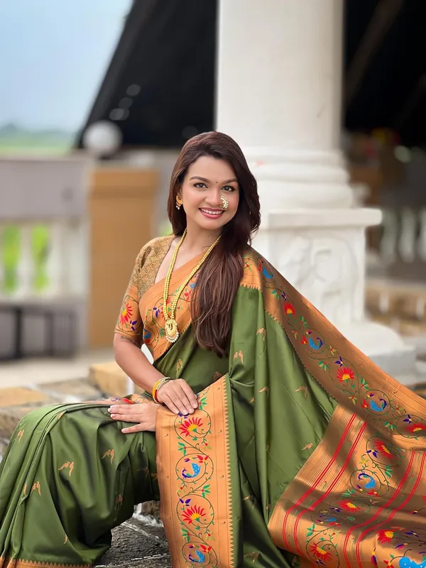 Women_Litchi_Silk_Paithani_Jacquard_Saree_With_Blouse_Piece