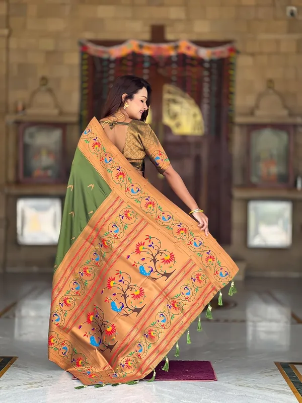 Women_Litchi_Silk_Paithani_Jacquard_Saree_With_Blouse_Piece