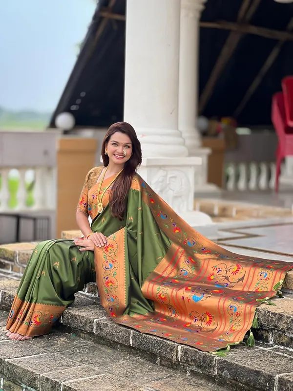 Women_Litchi_Silk_Paithani_Jacquard_Saree_With_Blouse_Piece